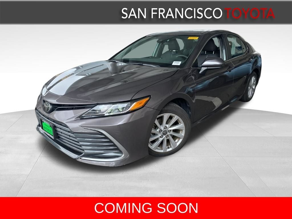 2023 Toyota Camry LE's photo
