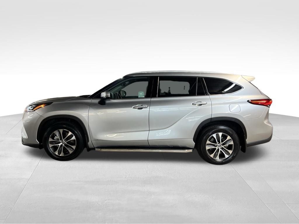 2022 Toyota Highlander Hybrid XLE