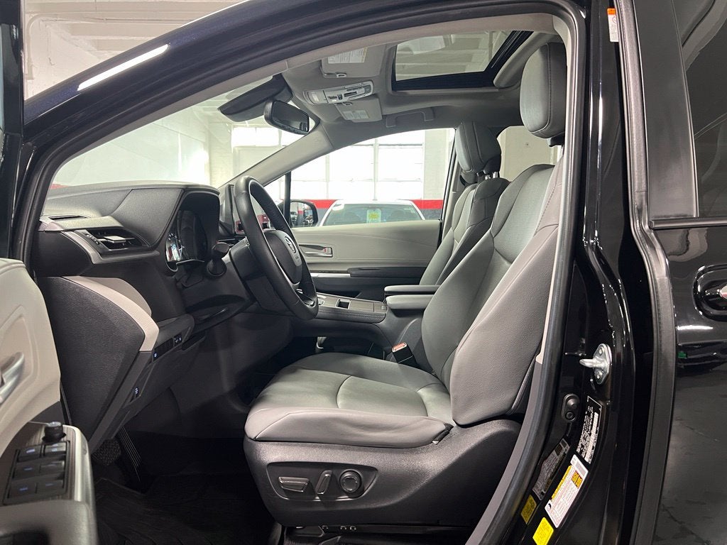 2023 Toyota Sienna XLE 8 Passenger