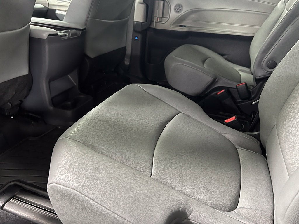 2023 Toyota Sienna XLE 8 Passenger