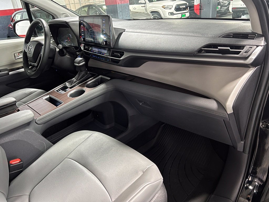 2023 Toyota Sienna XLE 8 Passenger