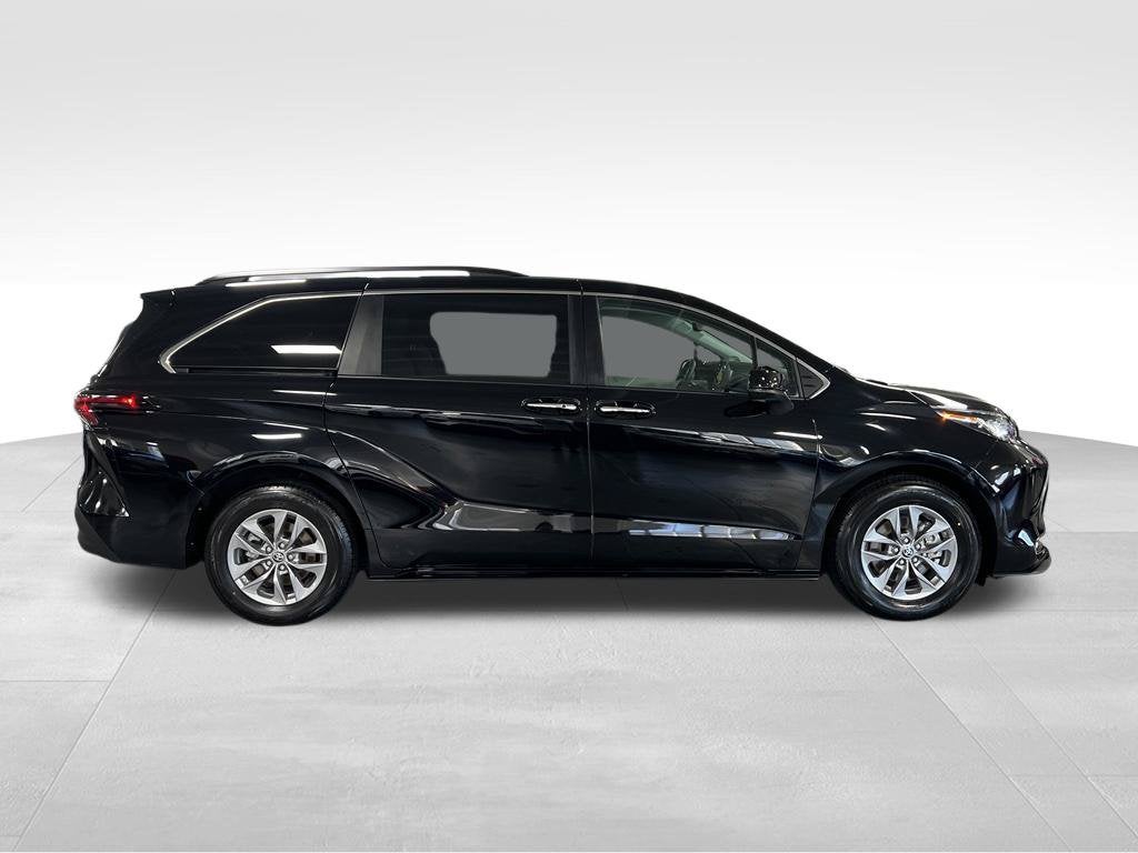 2023 Toyota Sienna XLE 8 Passenger