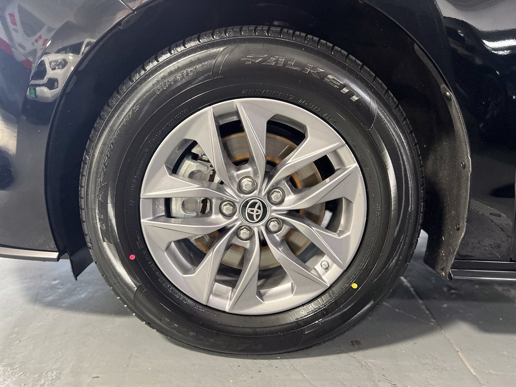2023 Toyota Sienna XLE 8 Passenger