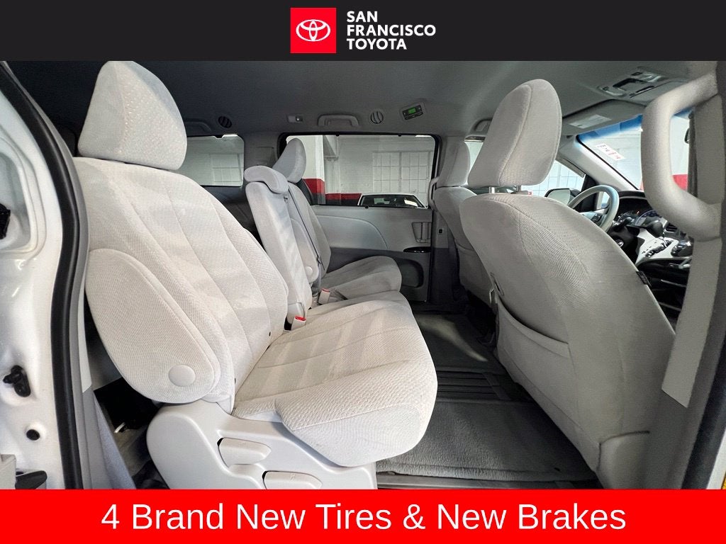 2013 Toyota Sienna LE 8 Passenger