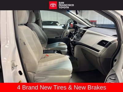 2013 Toyota Sienna LE 8 Passenger