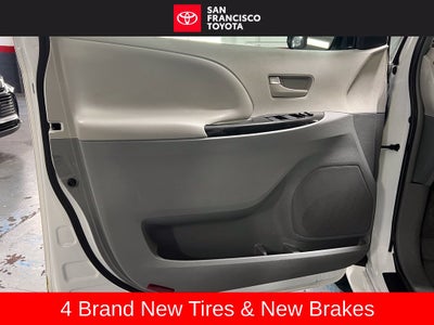 2013 Toyota Sienna LE 8 Passenger