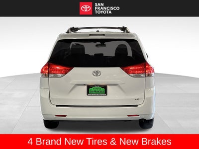 2013 Toyota Sienna LE 8 Passenger