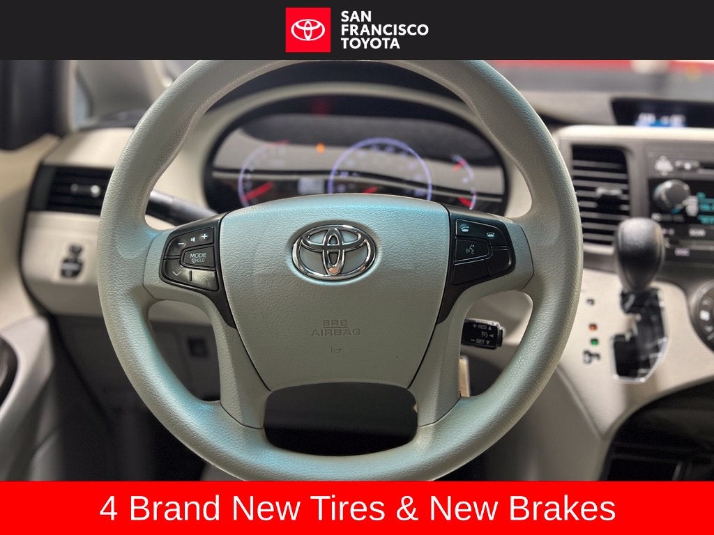 2013 Toyota Sienna LE 8 Passenger