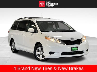 2013 Toyota Sienna LE 8 Passenger