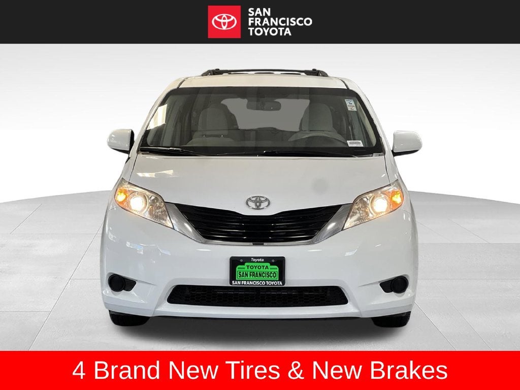 2013 Toyota Sienna LE 8 Passenger