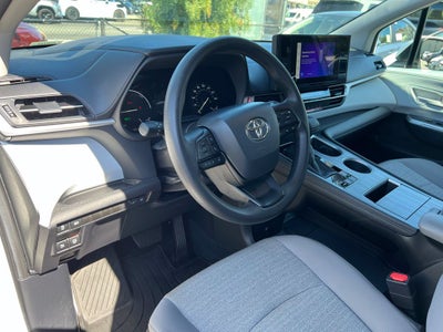 2026 Toyota Sienna LE 7 PASSENGER