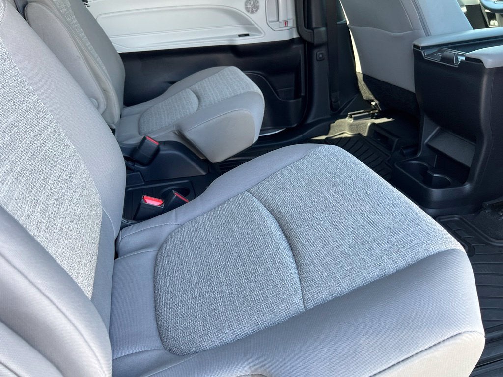 2026 Toyota Sienna LE 7 PASSENGER