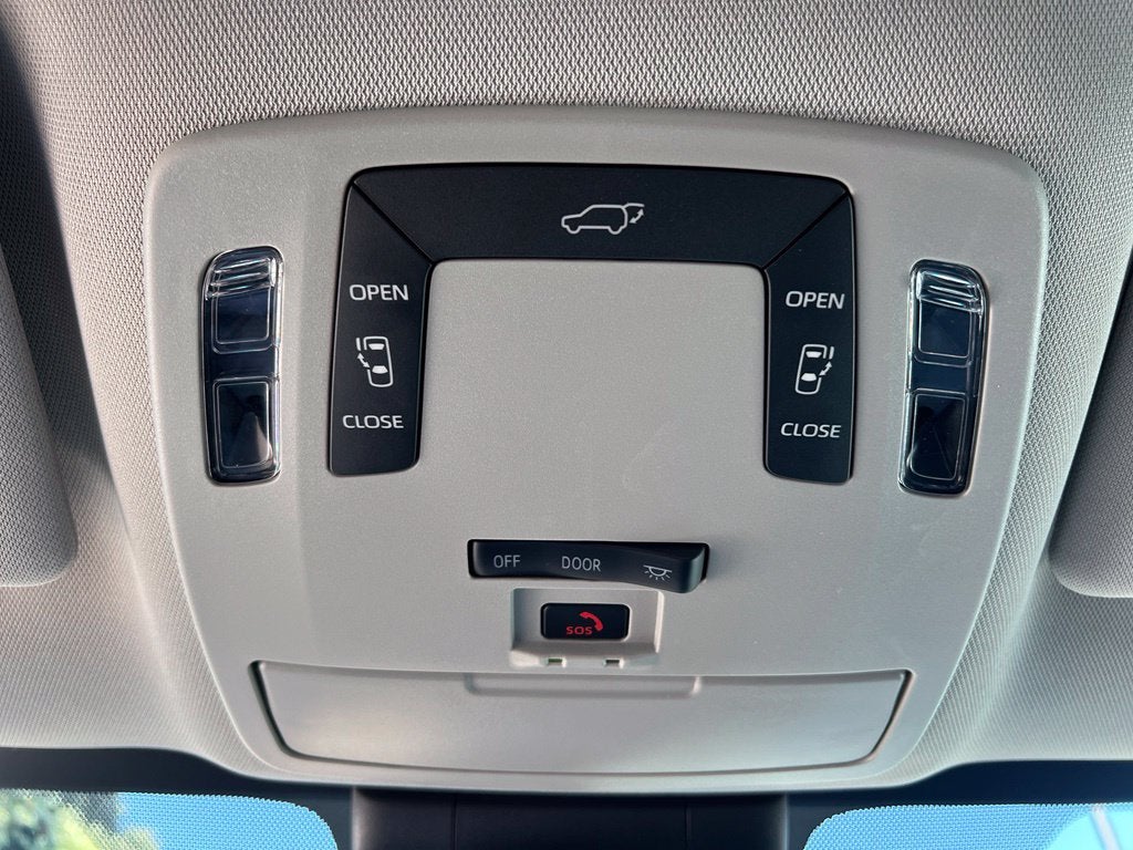 2026 Toyota Sienna LE 7 PASSENGER