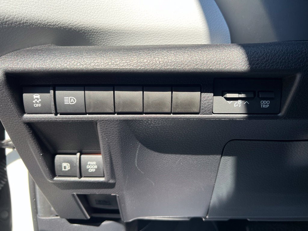 2026 Toyota Sienna LE 7 PASSENGER