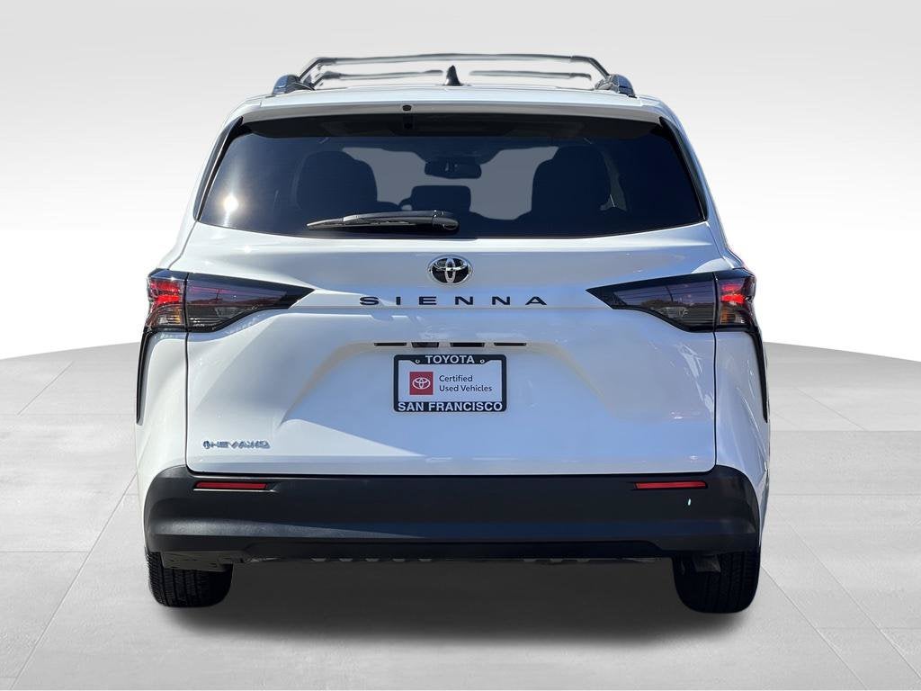 2026 Toyota Sienna LE 7 PASSENGER