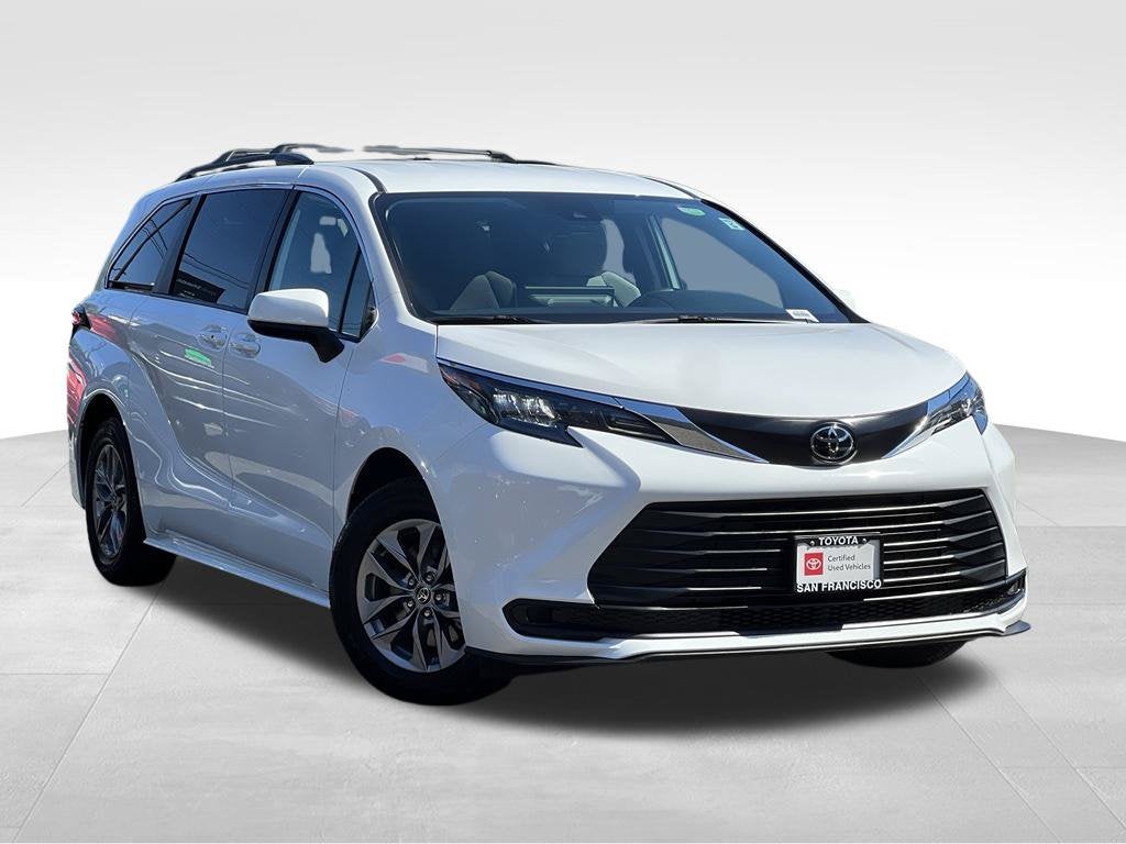 2026 Toyota Sienna LE 7 PASSENGER