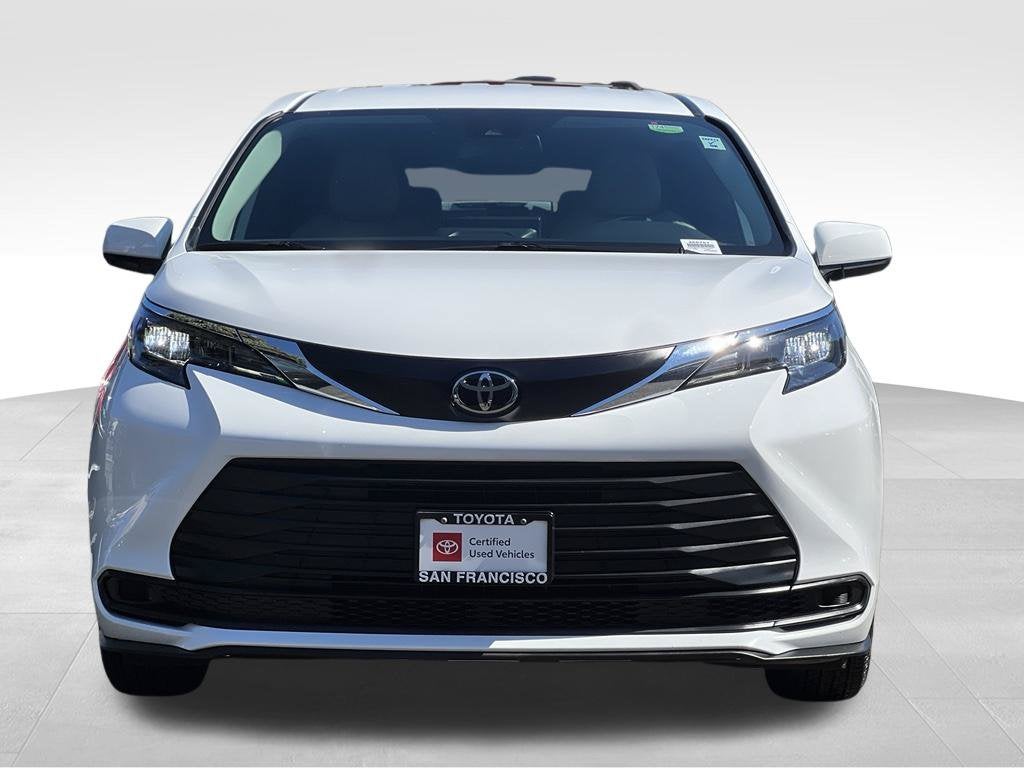 2026 Toyota Sienna LE 7 PASSENGER