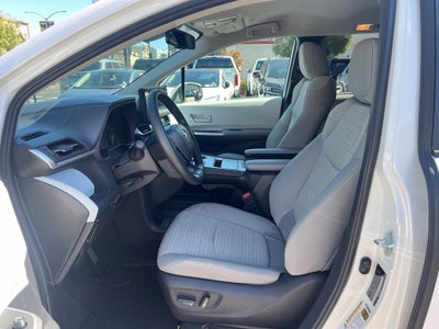 2026 Toyota Sienna LE 7 PASSENGERS