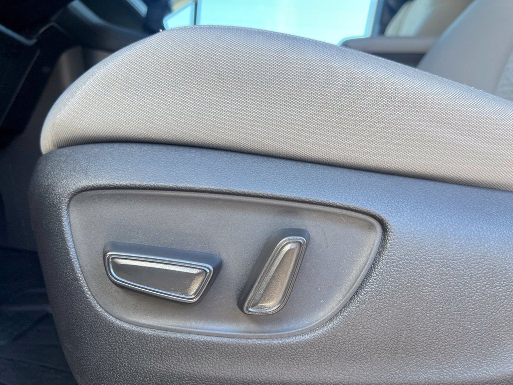 2026 Toyota Sienna LE 7 PASSENGERS