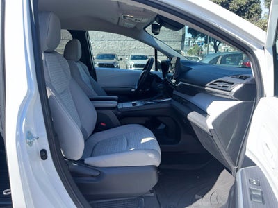 2026 Toyota Sienna LE 7 PASSENGERS