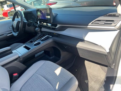 2026 Toyota Sienna LE 7 PASSENGERS