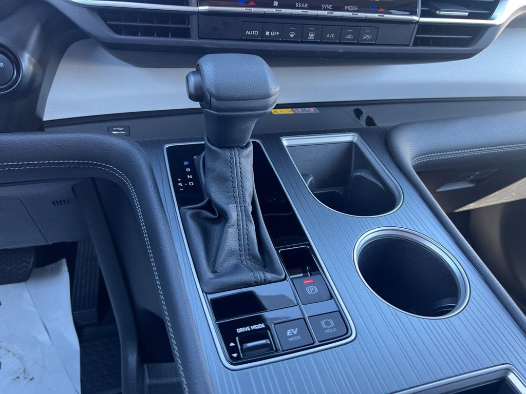 2026 Toyota Sienna LE 7 PASSENGERS