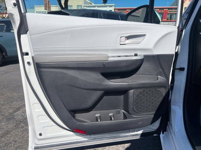 2026 Toyota Sienna LE 7 PASSENGERS