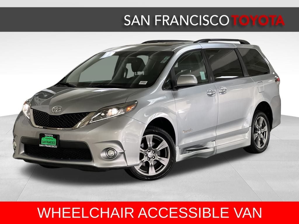 2017 Toyota Sienna SE 8 Passenger