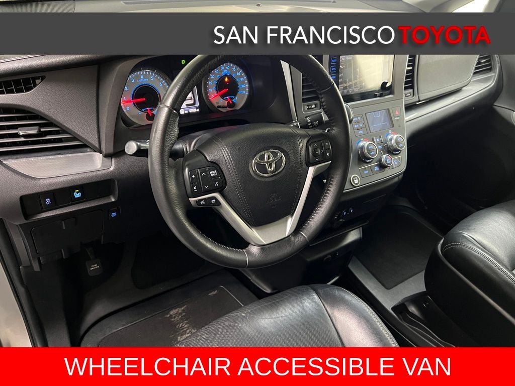 2017 Toyota Sienna SE 8 Passenger