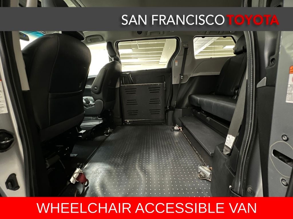 2017 Toyota Sienna SE 8 Passenger