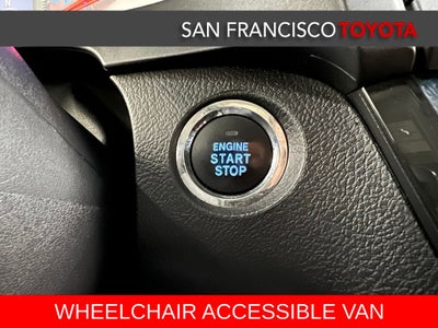 2017 Toyota Sienna SE 8 Passenger