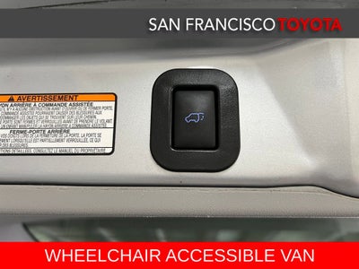 2017 Toyota Sienna SE 8 Passenger