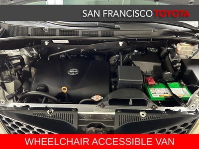 2017 Toyota Sienna SE 8 Passenger