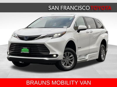 2025 Toyota Sienna XLE 8 Passenger