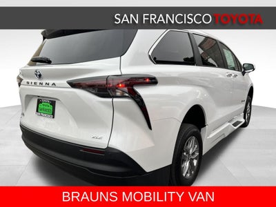 2025 Toyota Sienna XLE 8 Passenger