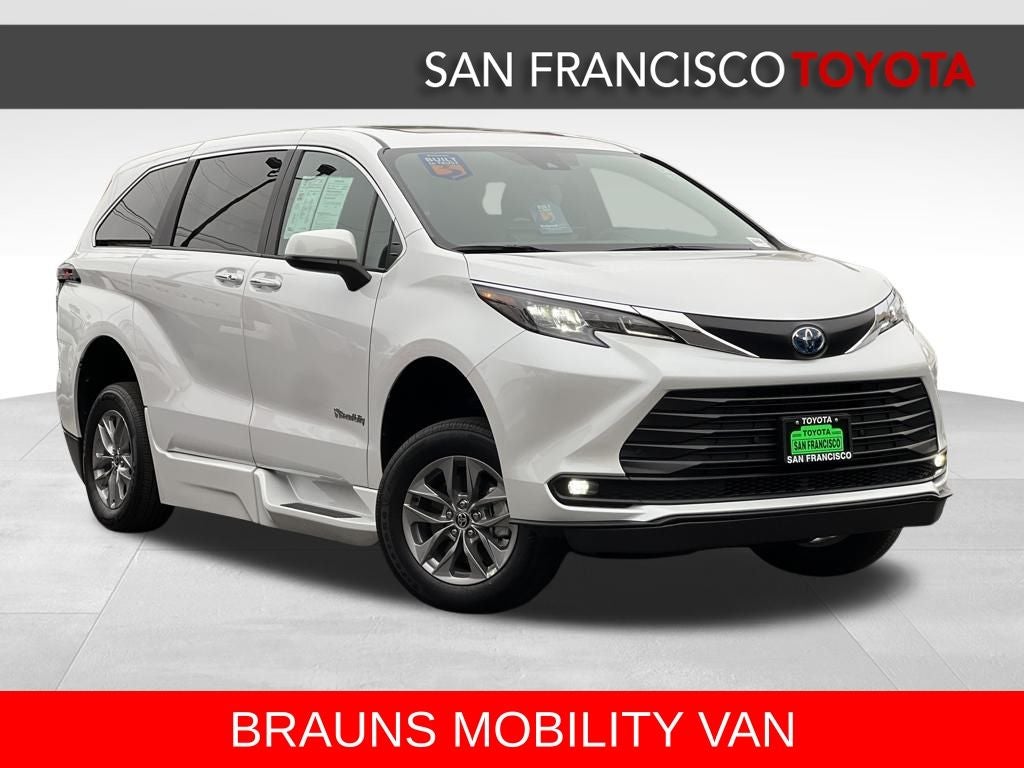 2025 Toyota Sienna XLE 8 Passenger