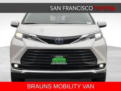 2025 Toyota Sienna XLE 8 Passenger