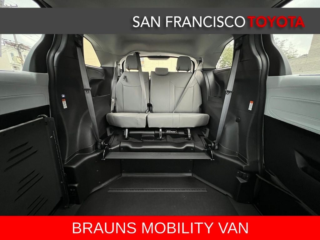 2025 Toyota Sienna XLE 8 Passenger