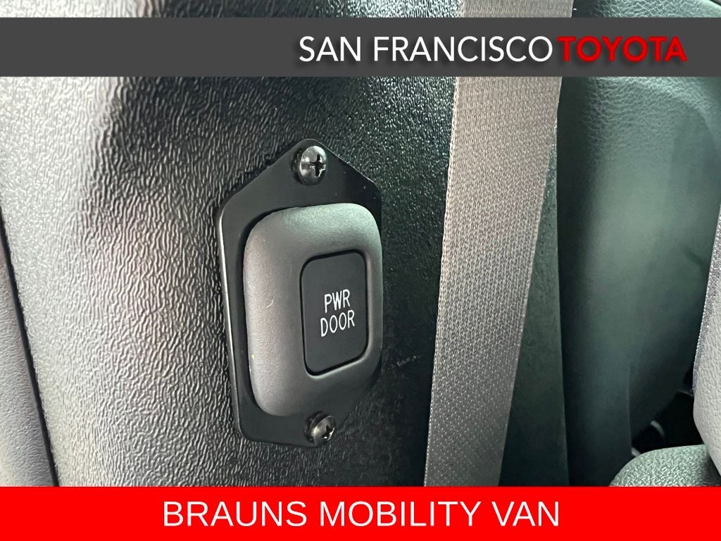 2025 Toyota Sienna XLE 8 Passenger