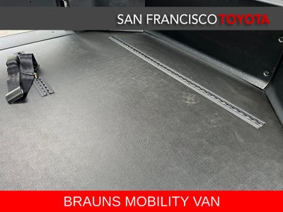 2025 Toyota Sienna XLE 8 Passenger