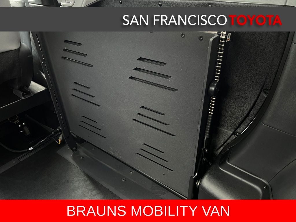 2025 Toyota Sienna XLE 8 Passenger