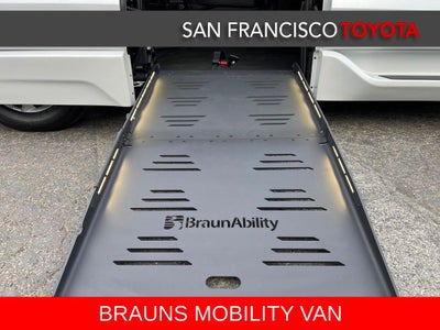 2025 Toyota Sienna XLE 8 Passenger