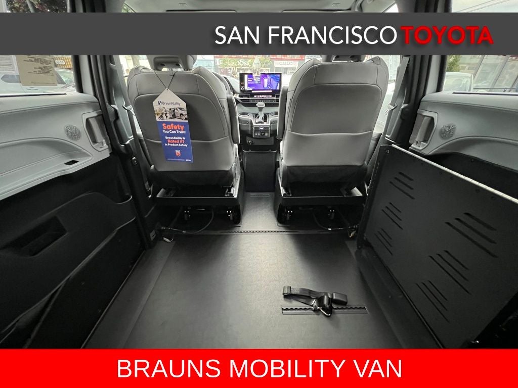 2025 Toyota Sienna XLE 8 Passenger