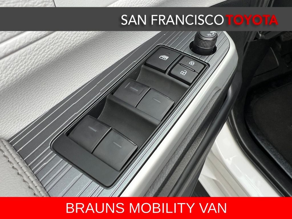 2025 Toyota Sienna XLE 8 Passenger