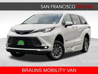 2025 Toyota Sienna XLE 8 Passenger