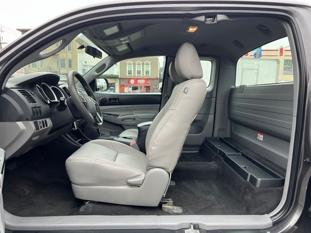 2015 Toyota Tacoma 2WD Access Cab I4 AT (Natl)