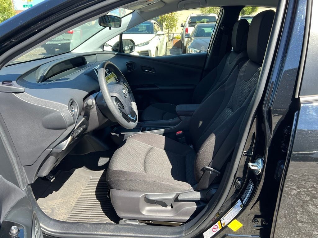 2022 Toyota Prius LE