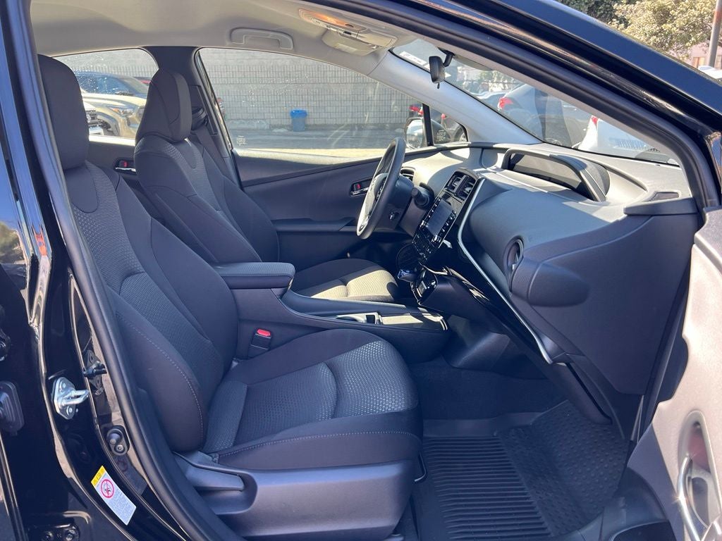 2022 Toyota Prius LE