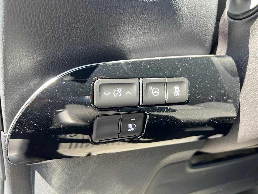 2022 Toyota Prius LE