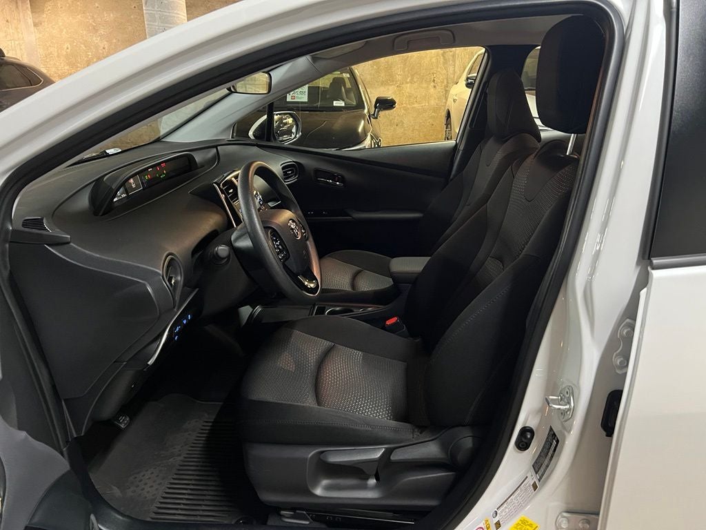 2022 Toyota Prius LE